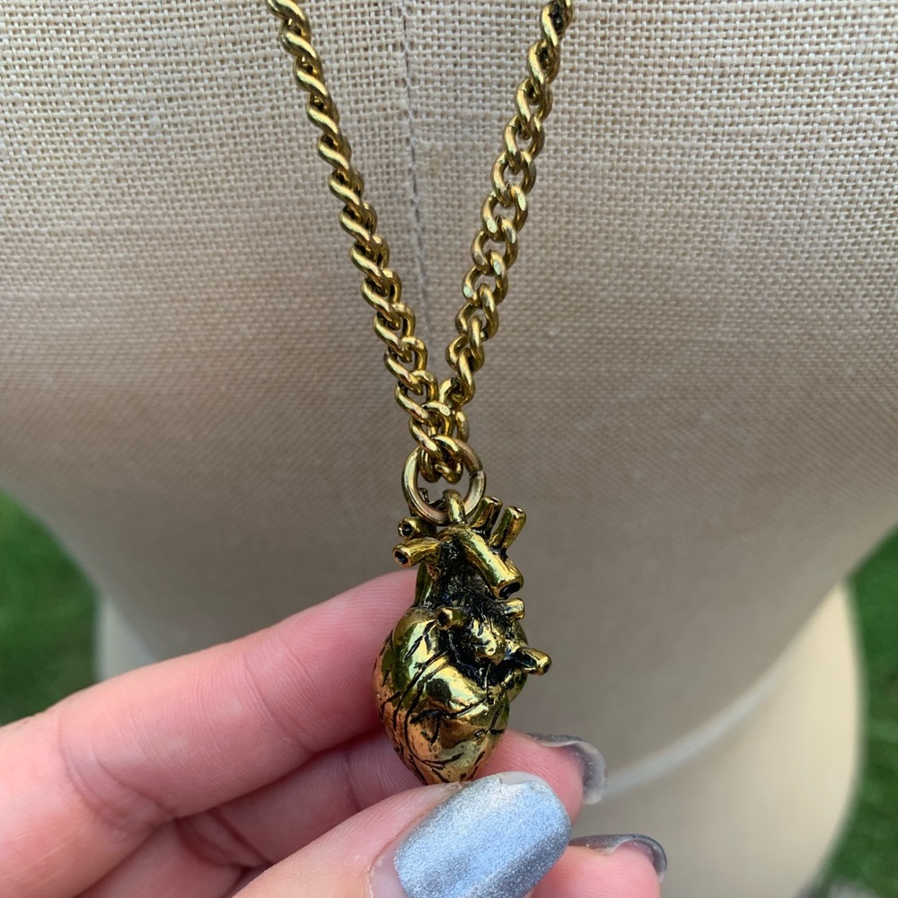 Anatomically Correct Heart Necklace - Picture 8 of 15